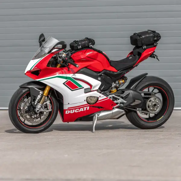 Kit di attacchi Kriega KAPV4FK per Serie US specifico per DUCATI PANIGALE V4